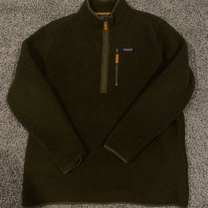 PATAGONIA MENS XXL 
 Army Green with Yellow accents
